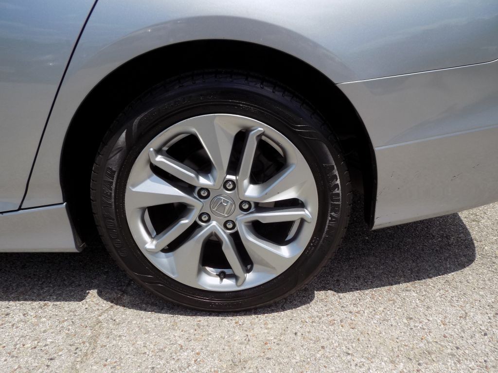 2018 Honda Accord Image 27
