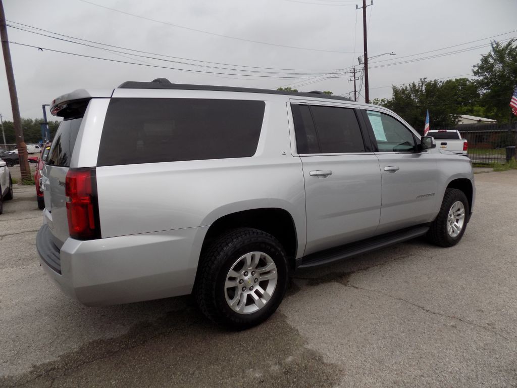 2016 Chevrolet Suburban Image 3