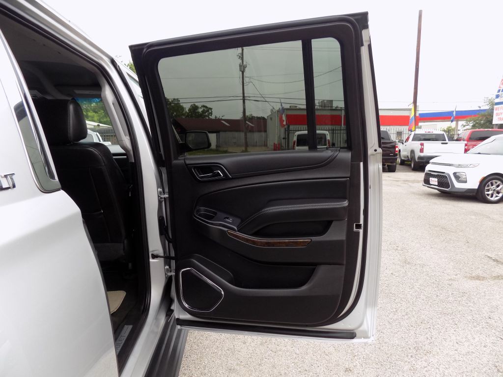 2016 Chevrolet Suburban Image 12
