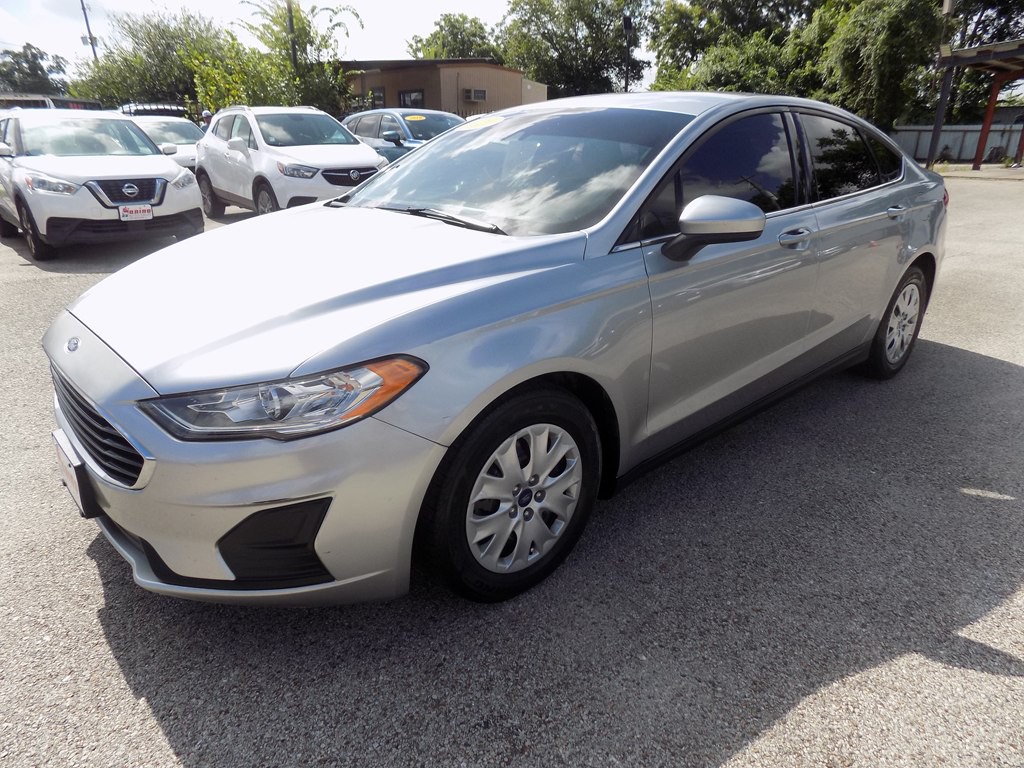 2020 Ford Fusion Image 2