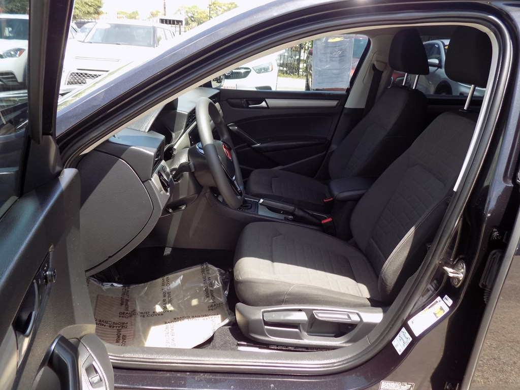 2020 Volkswagen Passat Image 13