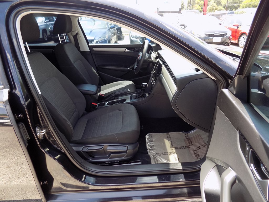 2020 Volkswagen Passat Image 15