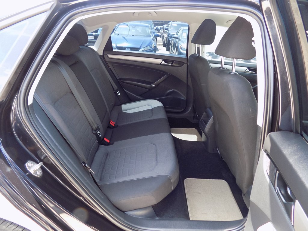2020 Volkswagen Passat Image 16