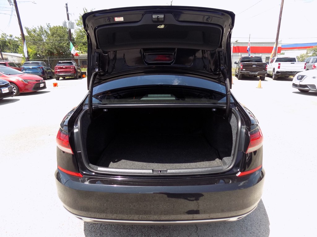 2020 Volkswagen Passat Image 17