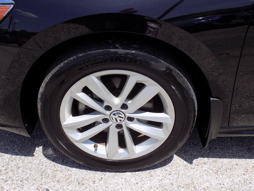 2020 Volkswagen Passat Image 25