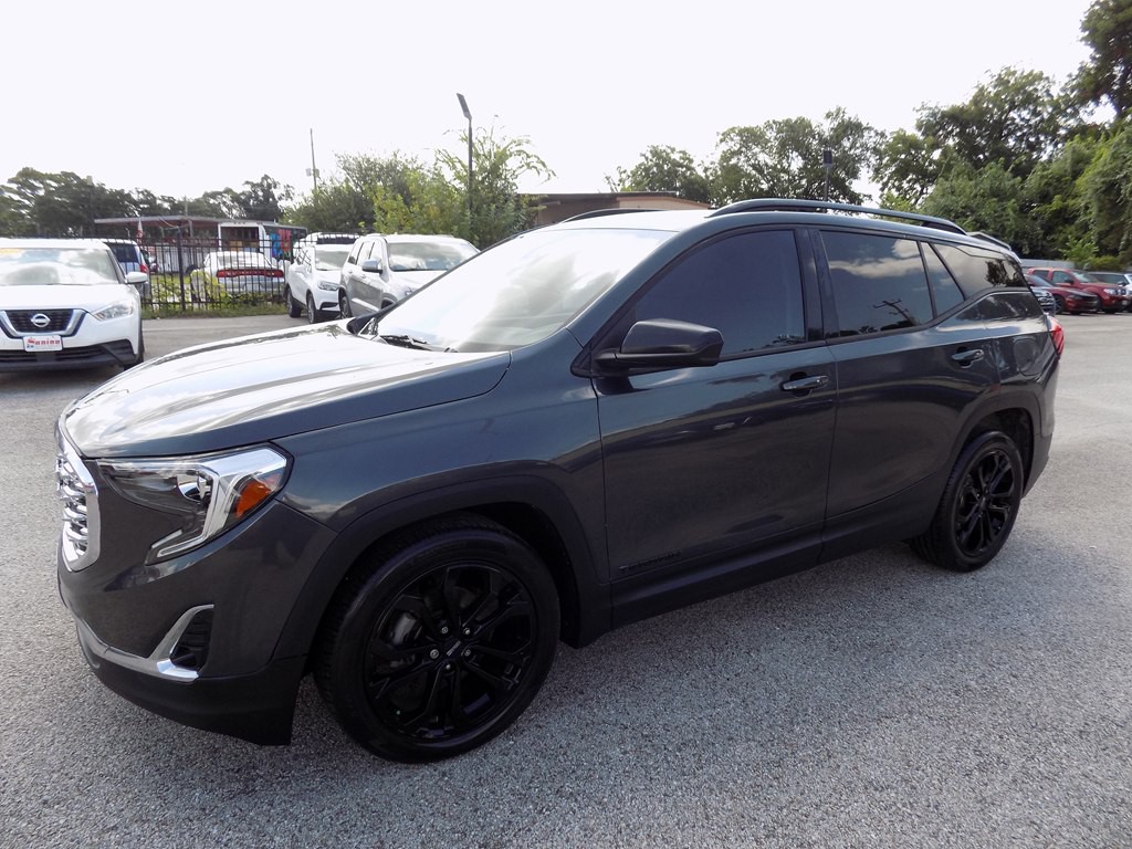 2020 GMC Terrain Image 2