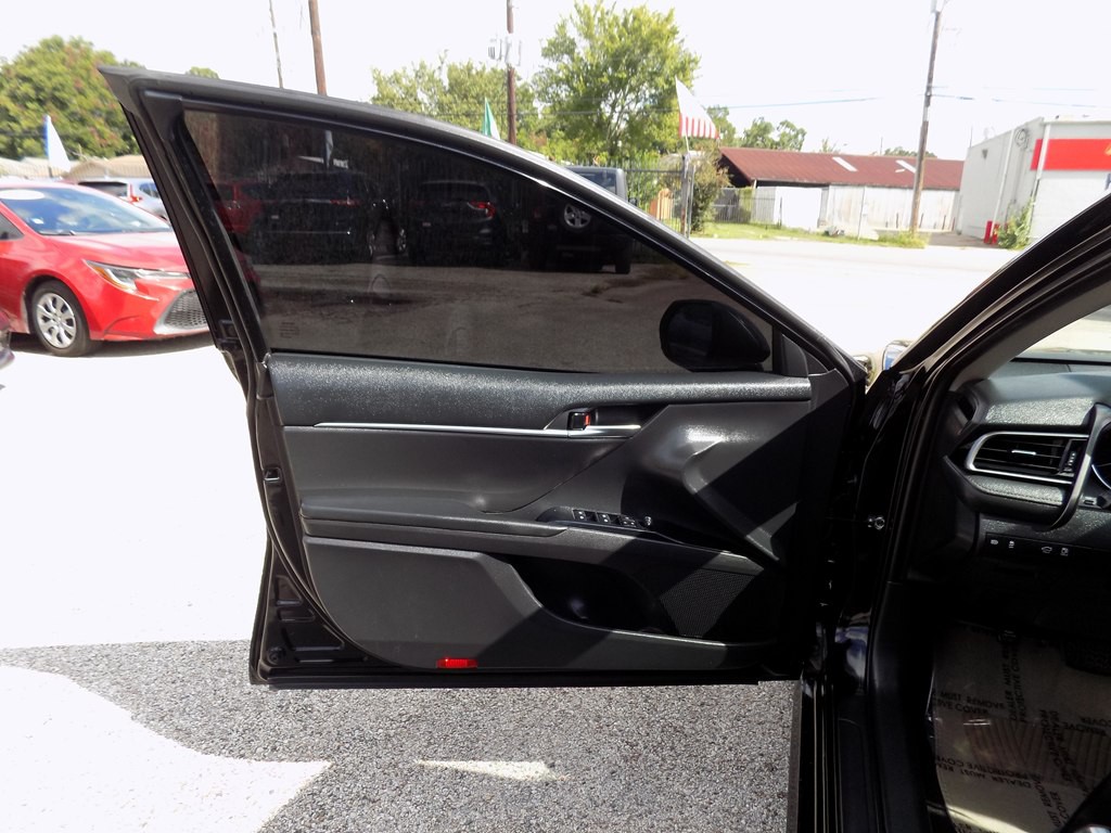 2020 Toyota Camry Image 9