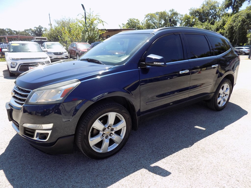 2017 Chevrolet Traverse Image 2