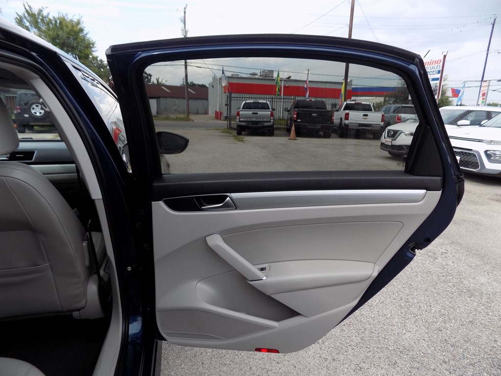 2019 Volkswagen Passat Image 12