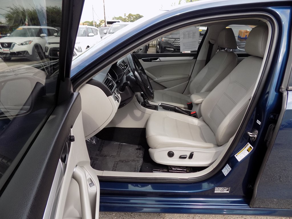 2019 Volkswagen Passat Image 13