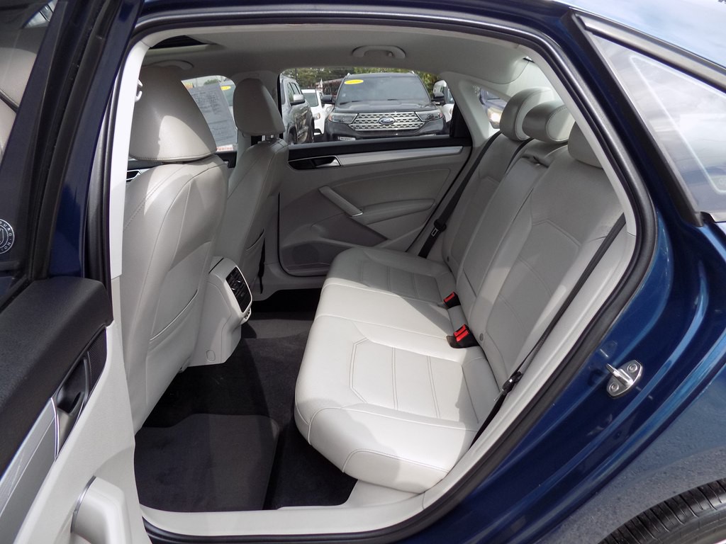 2019 Volkswagen Passat Image 14