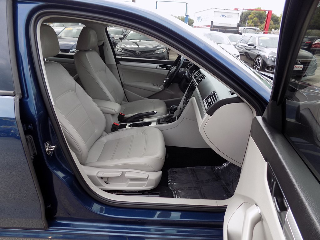 2019 Volkswagen Passat Image 15
