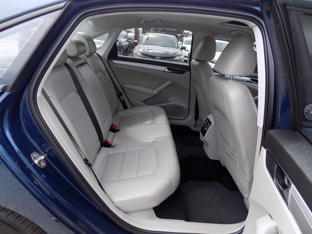 2019 Volkswagen Passat Image 16