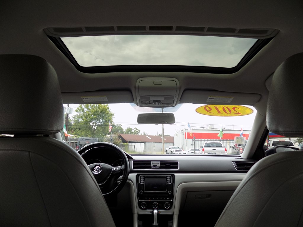 2019 Volkswagen Passat Image 20