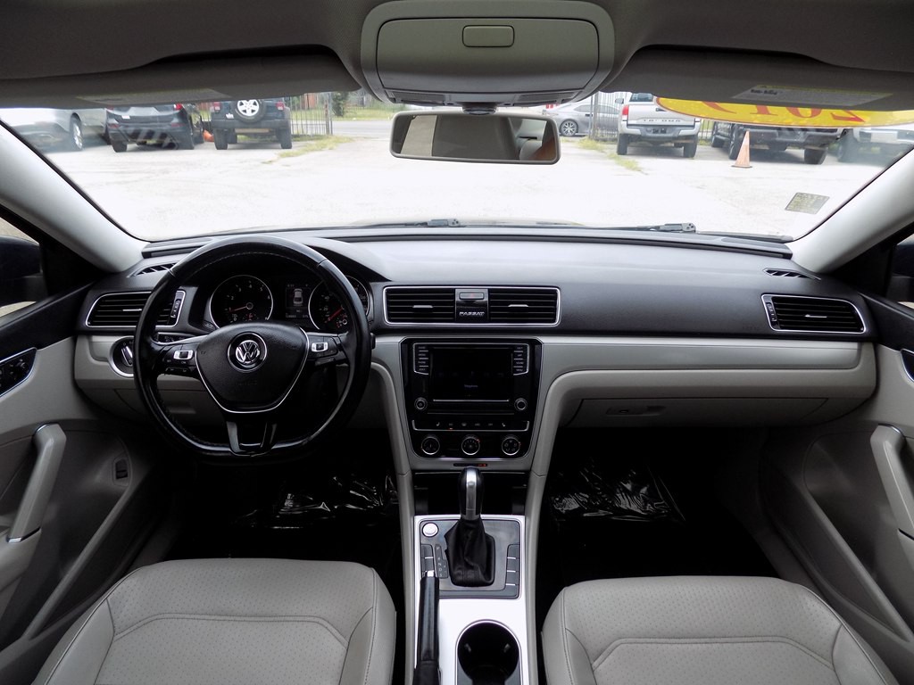 2019 Volkswagen Passat Image 21