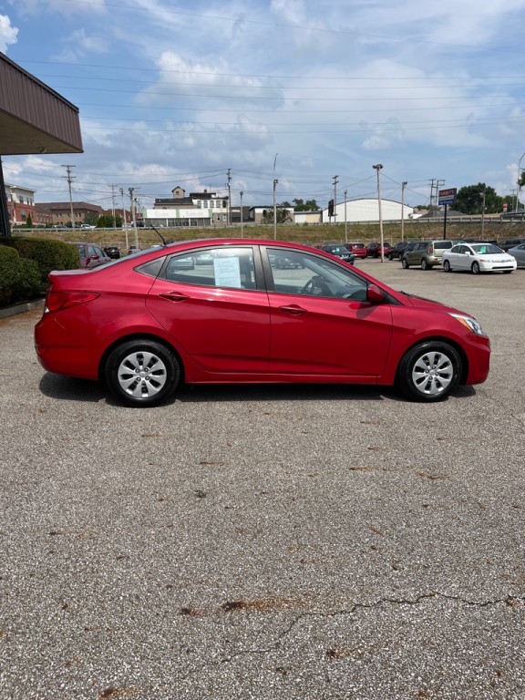 2016 Hyundai Accent Image 8