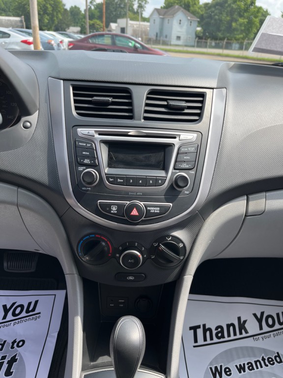 2016 Hyundai Accent Image 10