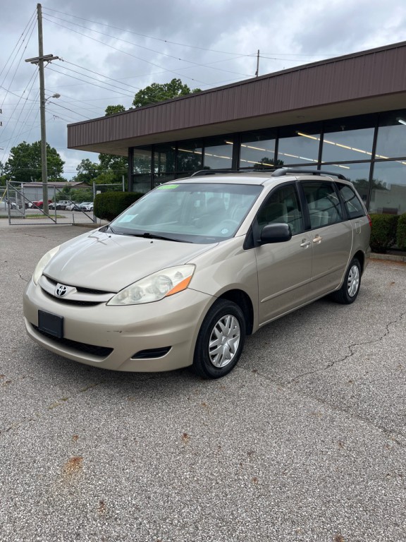 2010 Toyota Sienna Image 3