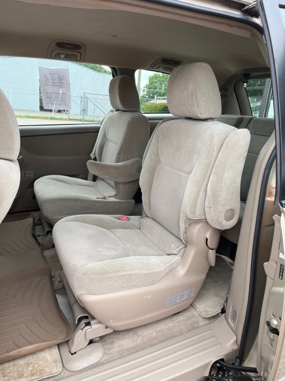 2010 Toyota Sienna Image 13