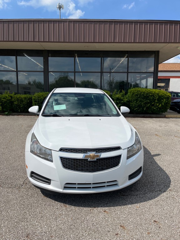 2014 Chevrolet Cruze Image 2