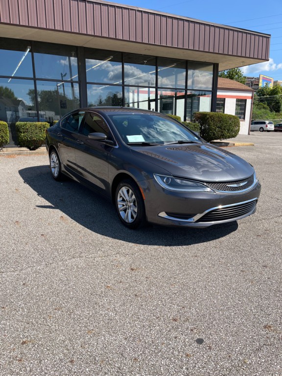 2015 Chrysler 200 Image 1