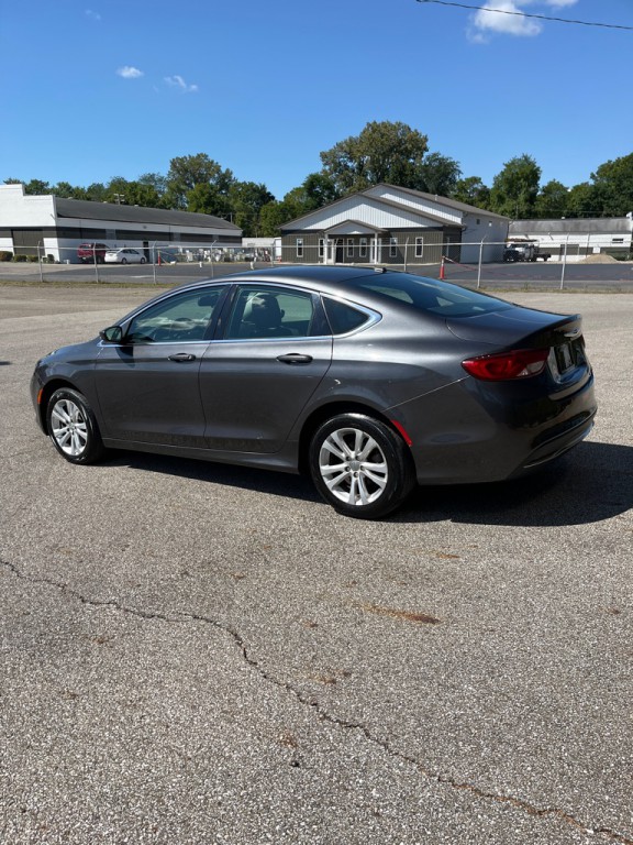 2015 Chrysler 200 Image 5