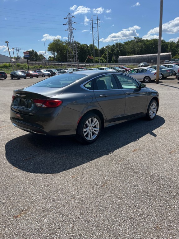 2015 Chrysler 200 Image 7