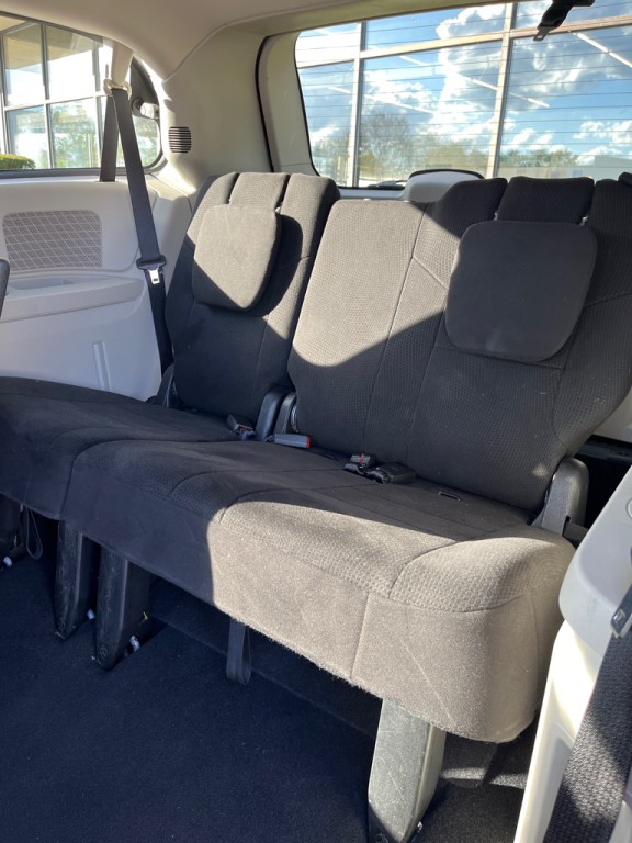 2011 Chrysler Town & Country Image 14