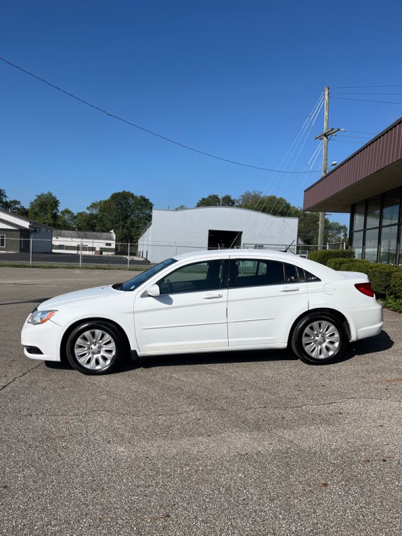 2011 Chrysler 200 Image 4
