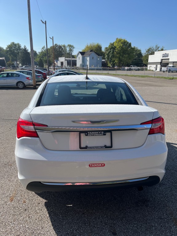 2011 Chrysler 200 Image 6