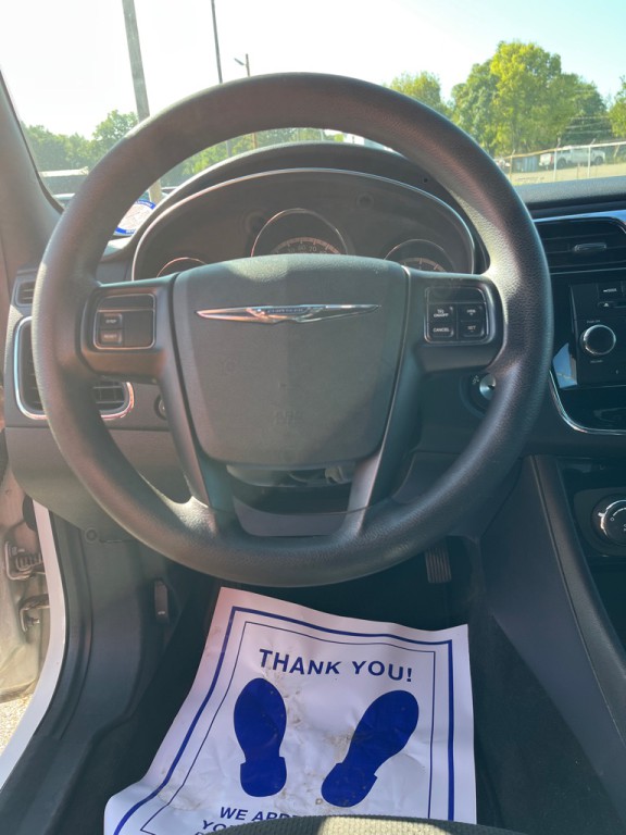 2011 Chrysler 200 Image 9