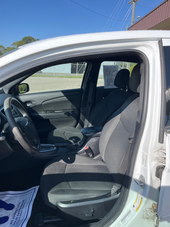 2011 Chrysler 200 Image 11