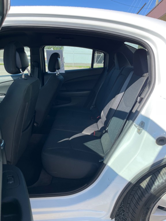 2011 Chrysler 200 Image 12