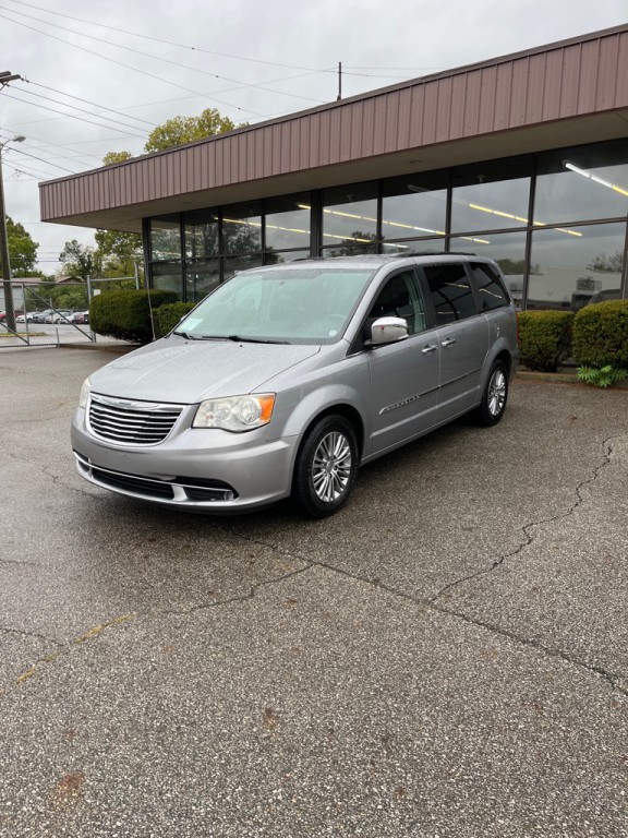 2014 Chrysler Town & Country Image 3