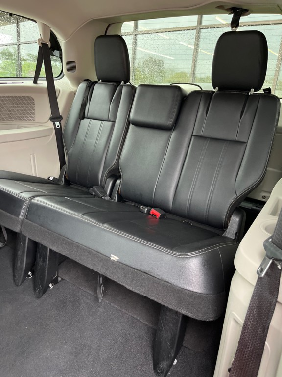 2014 Chrysler Town & Country Image 14