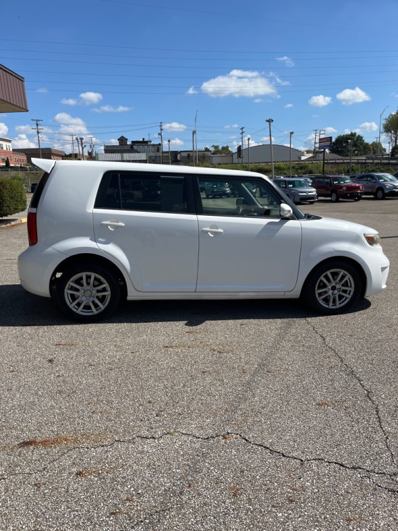 2010 Scion xB Image 9