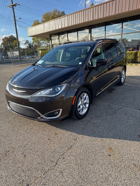 2017 Chrysler Pacifica Image 2