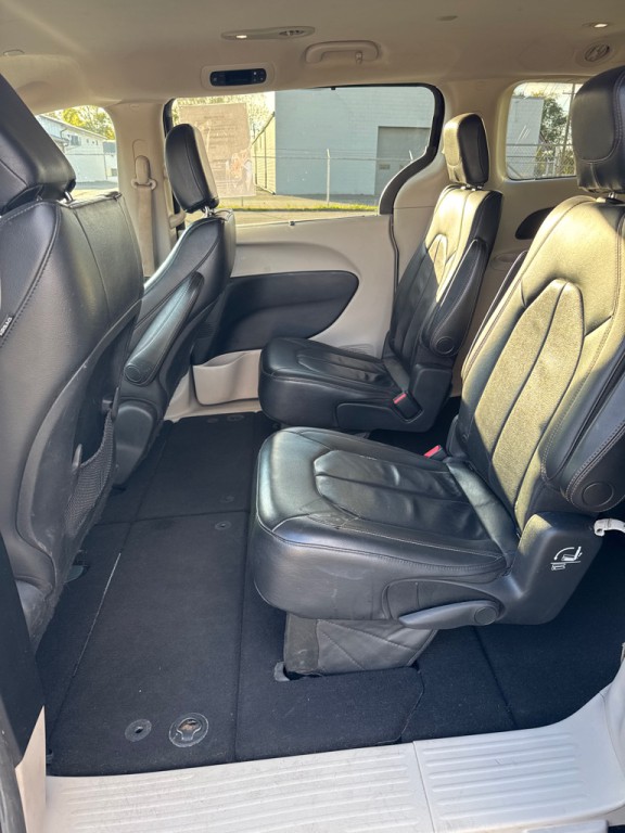2017 Chrysler Pacifica Image 9