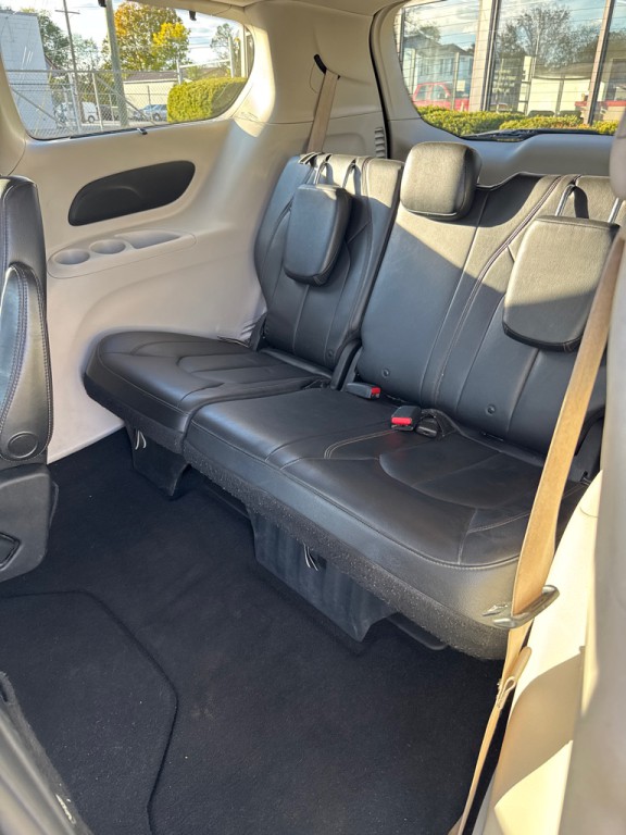 2017 Chrysler Pacifica Image 10
