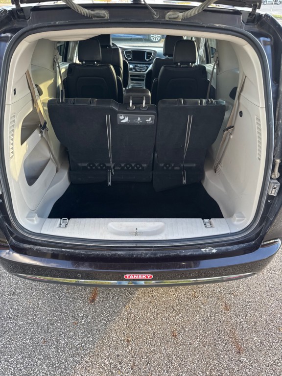 2017 Chrysler Pacifica Image 11