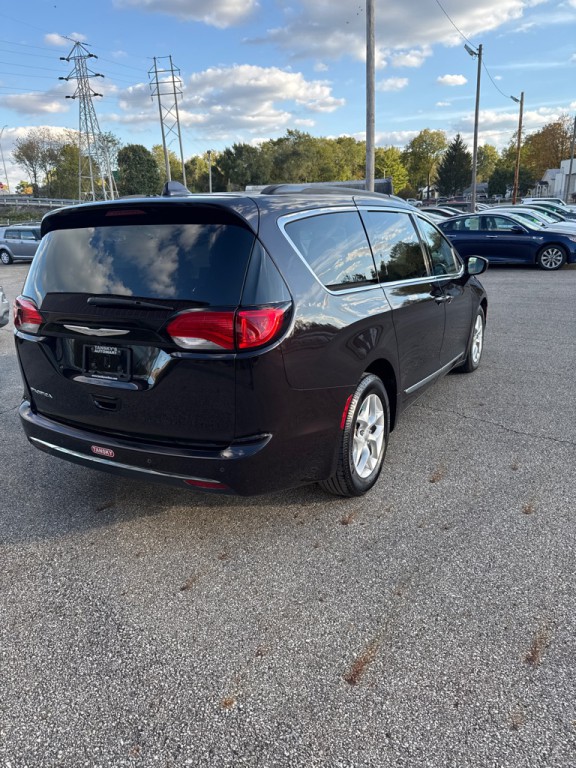 2017 Chrysler Pacifica Image 3