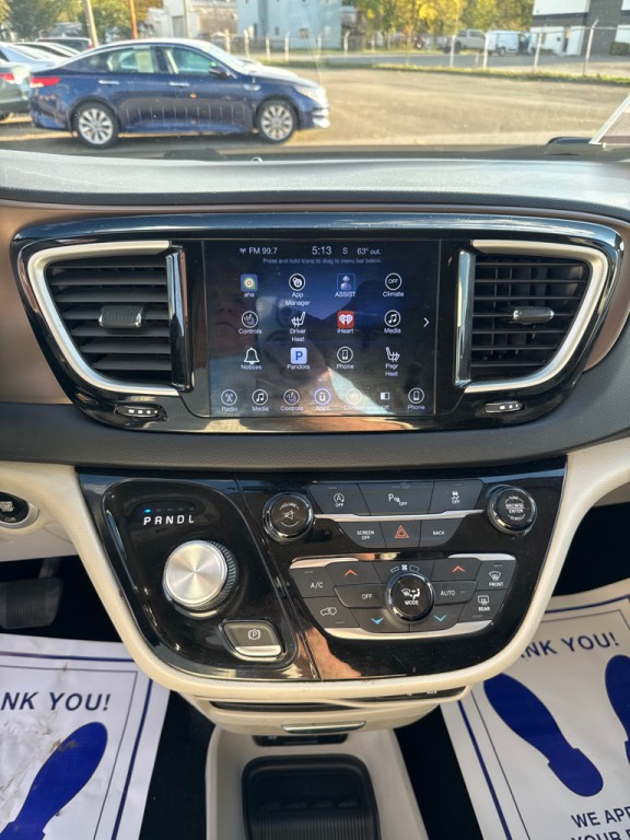 2017 Chrysler Pacifica Image 5