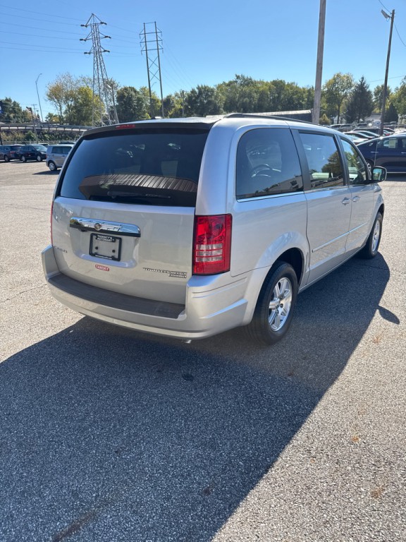 2010 Chrysler Town & Country Image 6
