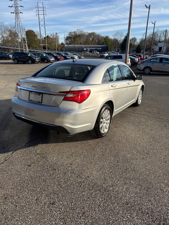 2012 Chrysler 200 Image 6
