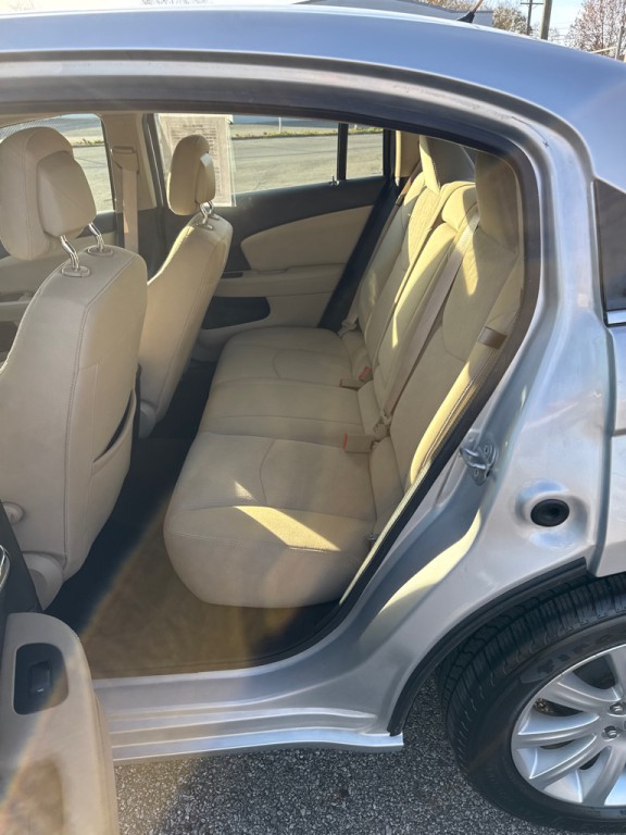 2012 Chrysler 200 Image 10