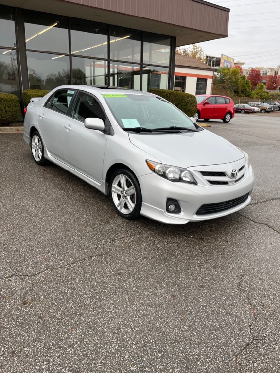 2013 Toyota Corolla Image 1