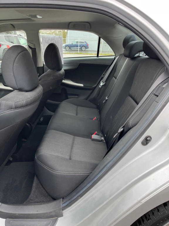 2013 Toyota Corolla Image 12