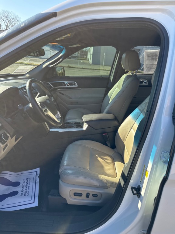 2015 Ford Explorer Image 9