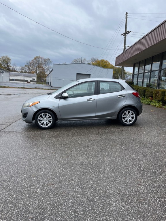2013 Mazda Mazda2 Image 4