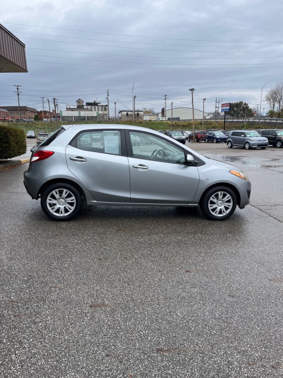 2013 Mazda Mazda2 Image 8
